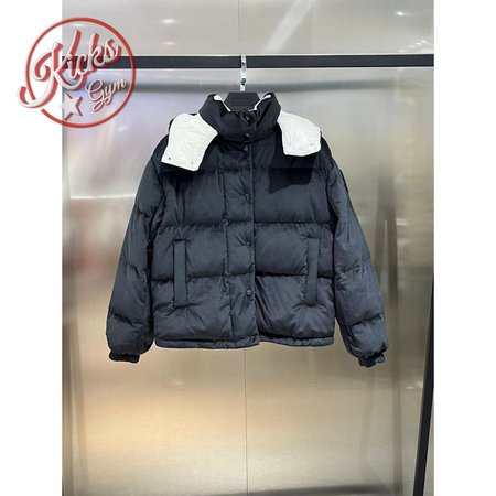 Moncler Autumn And Winter Hooded Down Jacket